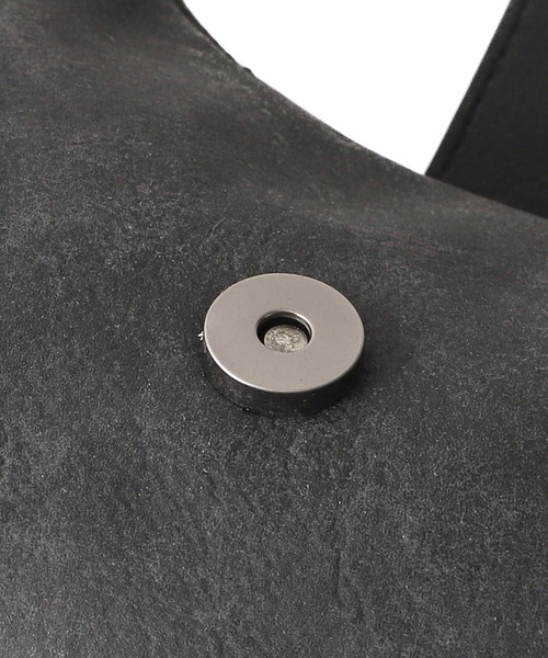 X-girl（エックスガール）の「DISTRESSED FAUX LEATHER BELT HAND BAG（ハンドバッグ・レディース・ブラック/ブラウン・ONE SIZE）」の11枚目の写真