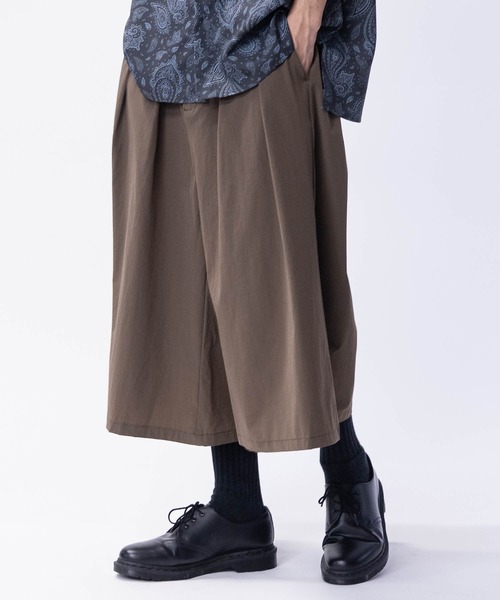 JOHN'S CLOSET(ジョンズクローゼット)の「【13】ストレッチナイロン 2タック ワイドクロップドパンツ(その他パンツ・メンズ・ブラウン/ネイビー/ブラック・MEDIUM/LARGE)」の2枚目の写真