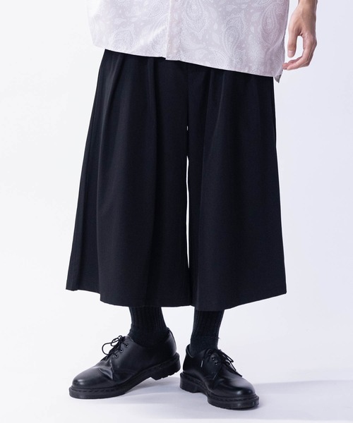JOHN'S CLOSET(ジョンズクローゼット)の「【13】ストレッチナイロン 2タック ワイドクロップドパンツ(その他パンツ・メンズ・ブラウン/ネイビー/ブラック・MEDIUM/LARGE)」の1枚目の写真