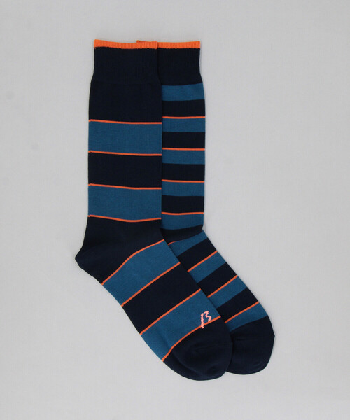 β MEN（ベータメン）の「アシンメトリーボーダー クルーソックス（ソックス/靴下・メンズ・ライトグレー/レッド/ブラック/ネイビー/グリーン・27.0cm）」の5枚目の写真