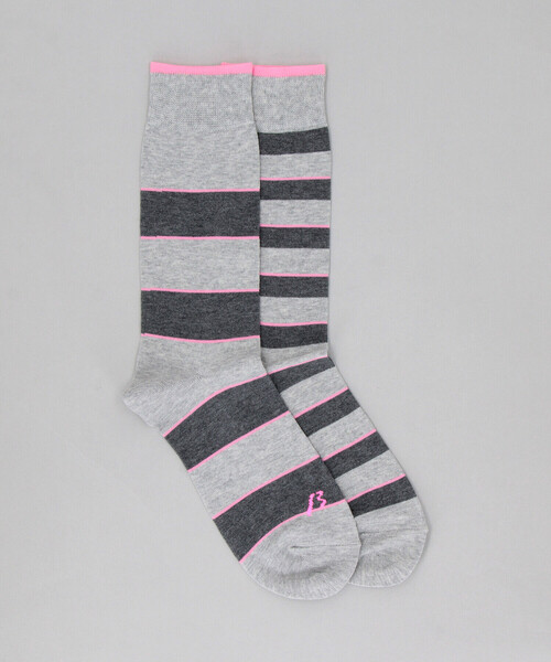 β MEN（ベータメン）の「アシンメトリーボーダー クルーソックス（ソックス/靴下・メンズ・ライトグレー/レッド/ブラック/ネイビー/グリーン・27.0cm）」の3枚目の写真