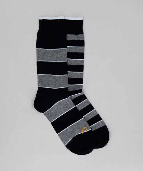 β MEN（ベータメン）の「アシンメトリーボーダー クルーソックス（ソックス/靴下・メンズ・ライトグレー/レッド/ブラック/ネイビー/グリーン・27.0cm）」の2枚目の写真