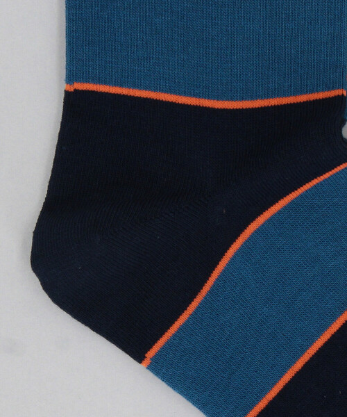 β MEN（ベータメン）の「アシンメトリーボーダー クルーソックス（ソックス/靴下・メンズ・ライトグレー/レッド/ブラック/ネイビー/グリーン・27.0cm）」の7枚目の写真