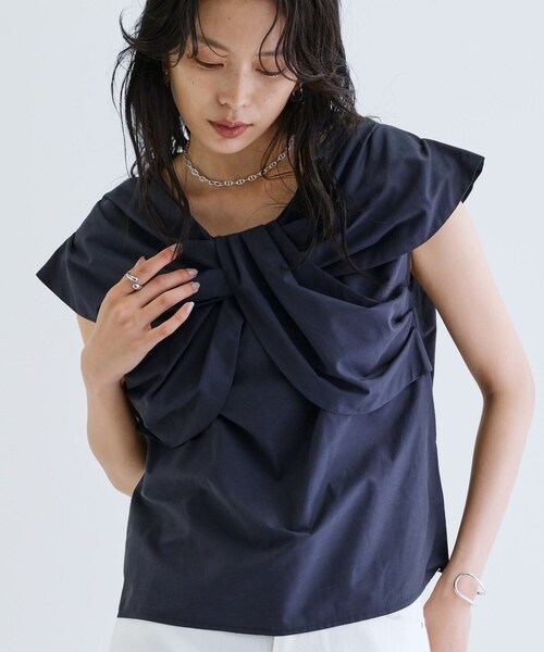 GALLEST（ギャレスト）の「ドレープフォルムブラウス（シャツ/ブラウス・レディース・ホワイト系/ネイビー・38）」の11枚目の写真