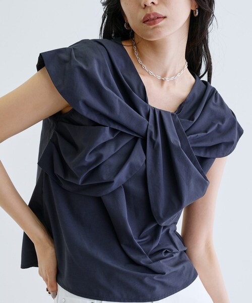 GALLEST（ギャレスト）の「ドレープフォルムブラウス（シャツ/ブラウス・レディース・ホワイト系/ネイビー・38）」の14枚目の写真