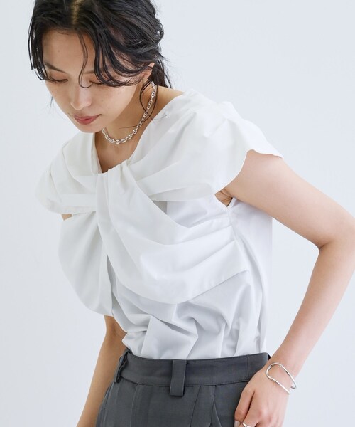 GALLEST（ギャレスト）の「ドレープフォルムブラウス（シャツ/ブラウス・レディース・ホワイト系/ネイビー・38）」の17枚目の写真