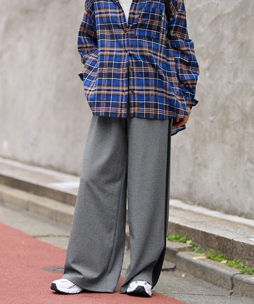 JOURNAL STANDARD relume(ジャーナルスタンダード レリューム)の「カットジャージーラインパンツ(その他パンツ・レディース・ブラウン/チャコールグレー・FREE)」の6枚目の写真