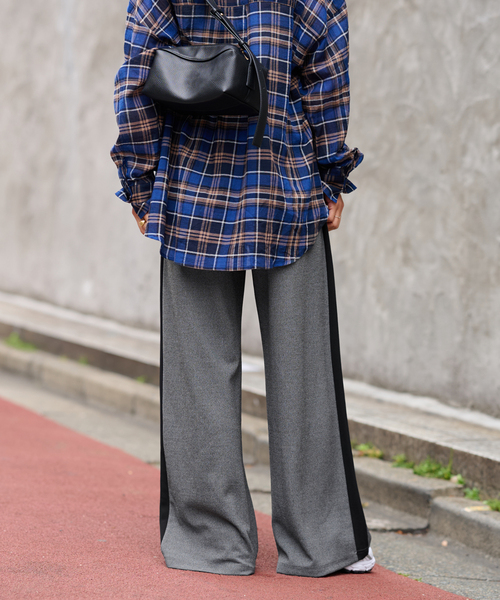JOURNAL STANDARD relume(ジャーナルスタンダード レリューム)の「カットジャージーラインパンツ(その他パンツ・レディース・ブラウン/チャコールグレー・FREE)」の10枚目の写真