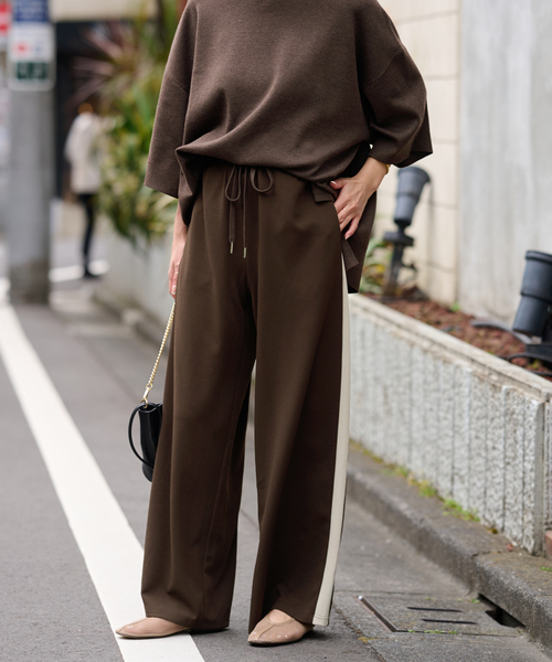 JOURNAL STANDARD relume(ジャーナルスタンダード レリューム)の「カットジャージーラインパンツ(その他パンツ・レディース・ブラウン/チャコールグレー・FREE)」の16枚目の写真