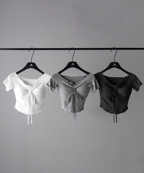 me+em select(ミームセレクト)の「※※【 3color 】シャーリングリボンオフショルメローTシャツ / shirring ribbon off-shoulder mellow T-shirt(Tシャツ/カットソー・レディース・グレー/ブラック/ホワイト・FREE)」の4枚目の写真