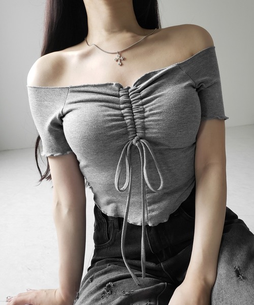 me+em select(ミームセレクト)の「※※【 3color 】シャーリングリボンオフショルメローTシャツ / shirring ribbon off-shoulder mellow T-shirt(Tシャツ/カットソー・レディース・グレー/ブラック/ホワイト・FREE)」の9枚目の写真