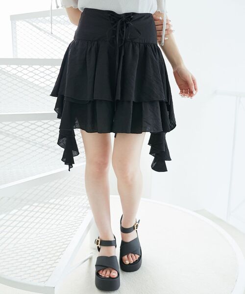 MAJESTIC LEGON(マジェスティックレゴン)の「サイドラッフルティアードミニスカパン(スカート・レディース・オフホワイト/ブラウン系その他2/ブラック・MEDIUM)」の2枚目の写真