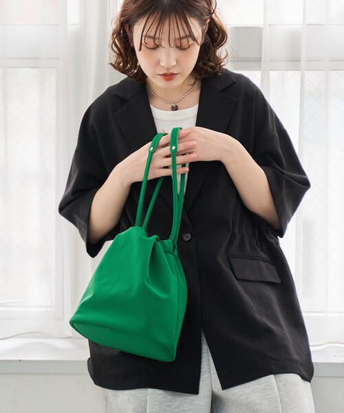 coen(コーエン)の「【再入荷・新色登場】レザーライク巾着ショルダーバッグ(Youtube紹介アイテム)(ショルダーバッグ・レディース・シルバー/ブラック/ブラウン/ベージュ/ダークブラウン/レッド/ライトグレー/モカ/ケリーグリーン/その他1/その他2・FREE)」の8枚目の写真