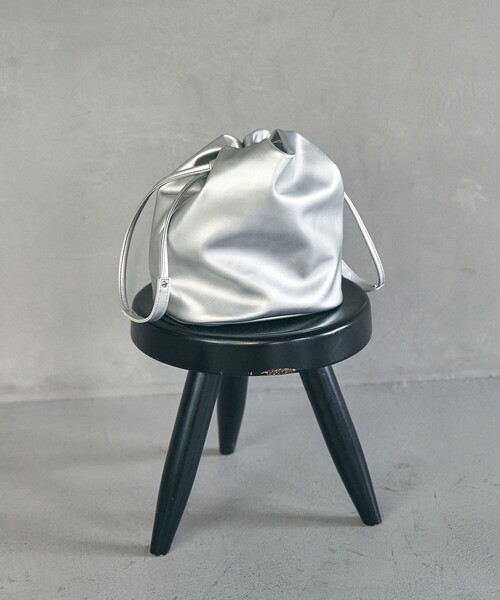 coen(コーエン)の「【新色追加】レザーライク巾着ショルダーバッグ(ショルダーバッグ・レディース・シルバー/ブラック/ブラウン/ベージュ/ダークブラウン/レッド・FREE)」の1枚目の写真