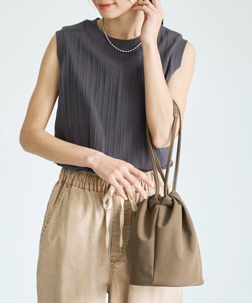 coen(コーエン)の「【再入荷・新色登場】レザーライク巾着ショルダーバッグ(Youtube紹介アイテム)(ショルダーバッグ・レディース・シルバー/ブラック/ブラウン/ベージュ/ダークブラウン/レッド/ライトグレー/モカ/ケリーグリーン/その他1/その他2・FREE)」の6枚目の写真