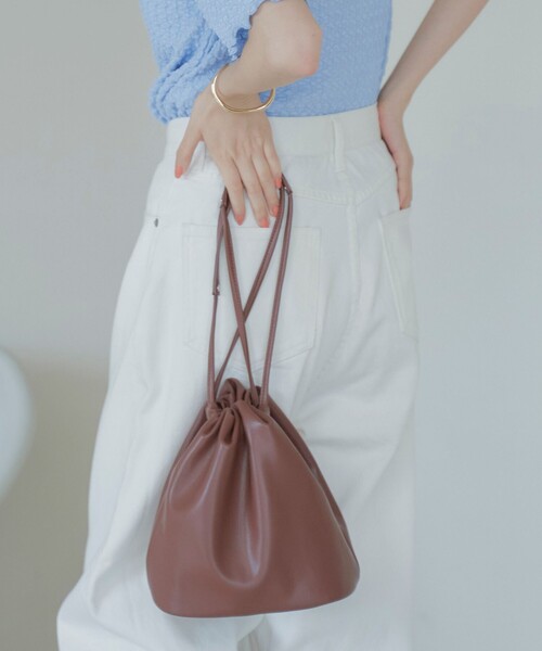 coen(コーエン)の「【新色追加】レザーライク巾着ショルダーバッグ(ショルダーバッグ・レディース・シルバー/ブラック/ブラウン/ベージュ/ダークブラウン/レッド・FREE)」の22枚目の写真