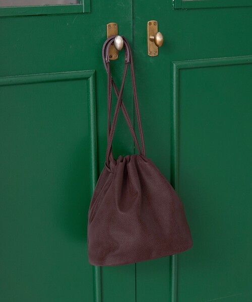 coen(コーエン)の「【新色追加】レザーライク巾着ショルダーバッグ(ショルダーバッグ・レディース・シルバー/ブラック/ブラウン/ベージュ/ダークブラウン/レッド・FREE)」の11枚目の写真