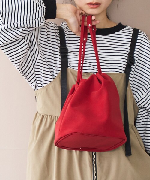 coen(コーエン)の「【新色追加】レザーライク巾着ショルダーバッグ(ショルダーバッグ・レディース・シルバー/ブラック/ブラウン/ベージュ/ダークブラウン/レッド・FREE)」の10枚目の写真