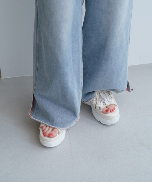 Kastane(カスタネ)の「*厚底スニーカーソールサンダル(サンダル・レディース・アイボリー/ブラック・37/36/38)」の6枚目の写真