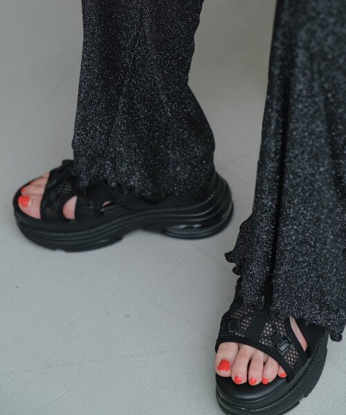 Kastane(カスタネ)の「*厚底スニーカーソールサンダル(サンダル・レディース・アイボリー/ブラック・37/36/38)」の7枚目の写真