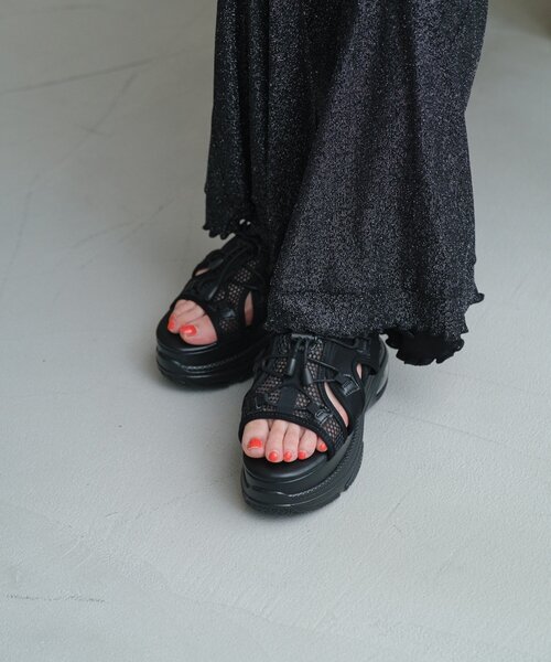 Kastane(カスタネ)の「*厚底スニーカーソールサンダル(サンダル・レディース・アイボリー/ブラック・37/36/38)」の8枚目の写真