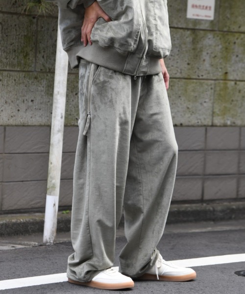 SUPERTHANKS(スーパーサンクス)の「スエード、合成皮革 ワイドZIPパンツFaux Suede Side-zip Wide Pants(その他パンツ・メンズ・ライトカーキ/ブラック/ブラック系その他・M/S/L)」の4枚目の写真