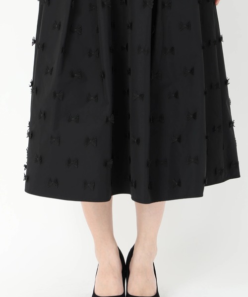 STRAWBERRY-FIELDS（ストロベリーフィールズ）の「ルバンタフタ_リボン刺しゅうタフタスカート（スカート・レディース・ブラウン/ブラック・2）」の8枚目の写真