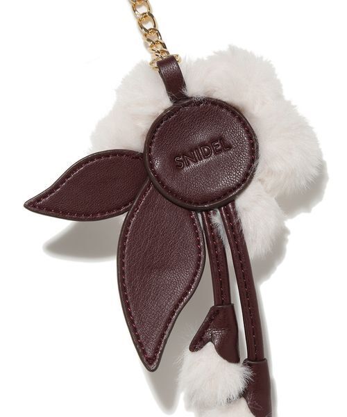 SNIDEL（スナイデル）の「フラワーファーチャーム（チャーム・レディース・ライトブルー/ホワイト/ピンク・F）」の9枚目の写真