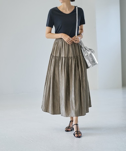 STYLE DELI(スタイルデリ)の「しっとり質感の緩やかVネックとろみトップス(Tシャツ/カットソー・レディース・ブルー/ホワイト/スミクロ・FREE/MEDIUM)」の15枚目の写真