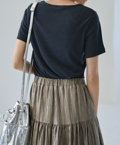 STYLE DELI(スタイルデリ)の「しっとり質感の緩やかVネックとろみトップス(Tシャツ/カットソー・レディース・ブルー/ホワイト/スミクロ・FREE/MEDIUM)」の17枚目の写真