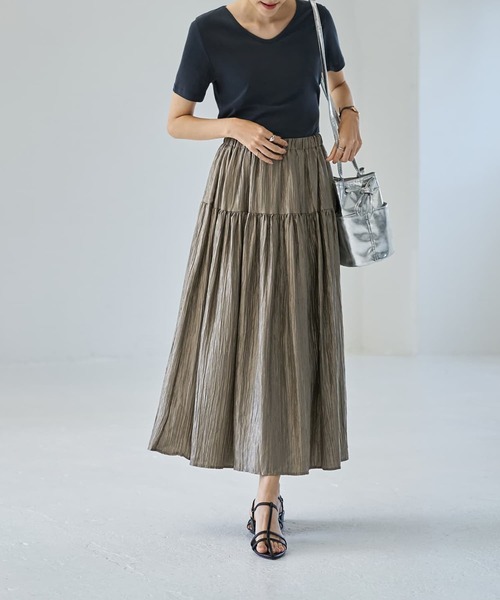STYLE DELI(スタイルデリ)の「しっとり質感の緩やかVネックとろみトップス(Tシャツ/カットソー・レディース・ブルー/ホワイト/スミクロ・FREE/MEDIUM)」の18枚目の写真