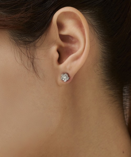 ciite' surgical stainless(シーテサージカルステンレス)の「【 金属アレルギー対応 】フラワービジュー ミニピアス サージカルステンレス(両耳用)(ピアス(両耳用)・レディース・ゴールド/シルバー・FREE)」の11枚目の写真