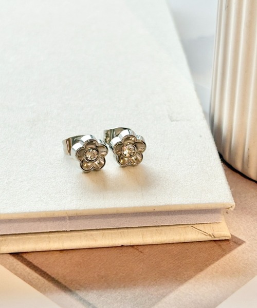 ciite' surgical stainless(シーテサージカルステンレス)の「【 金属アレルギー対応 】フラワービジュー ミニピアス サージカルステンレス(両耳用)(ピアス(両耳用)・レディース・ゴールド/シルバー・FREE)」の20枚目の写真