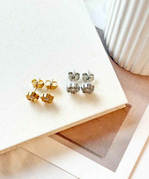 ciite' surgical stainless(シーテサージカルステンレス)の「【 金属アレルギー対応 】フラワービジュー ミニピアス サージカルステンレス(両耳用)(ピアス(両耳用)・レディース・ゴールド/シルバー・FREE)」の15枚目の写真