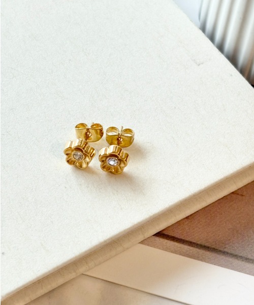 ciite' surgical stainless(シーテサージカルステンレス)の「【 金属アレルギー対応 】フラワービジュー ミニピアス サージカルステンレス(両耳用)(ピアス(両耳用)・レディース・ゴールド/シルバー・FREE)」の17枚目の写真