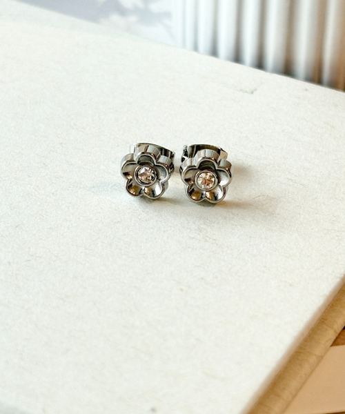 ciite' surgical stainless(シーテサージカルステンレス)の「【 金属アレルギー対応 】フラワービジュー ミニピアス サージカルステンレス(両耳用)(ピアス(両耳用)・レディース・ゴールド/シルバー・FREE)」の19枚目の写真