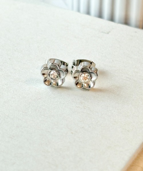 ciite' surgical stainless(シーテサージカルステンレス)の「【 金属アレルギー対応 】フラワービジュー ミニピアス サージカルステンレス(両耳用)(ピアス(両耳用)・レディース・ゴールド/シルバー・FREE)」の18枚目の写真