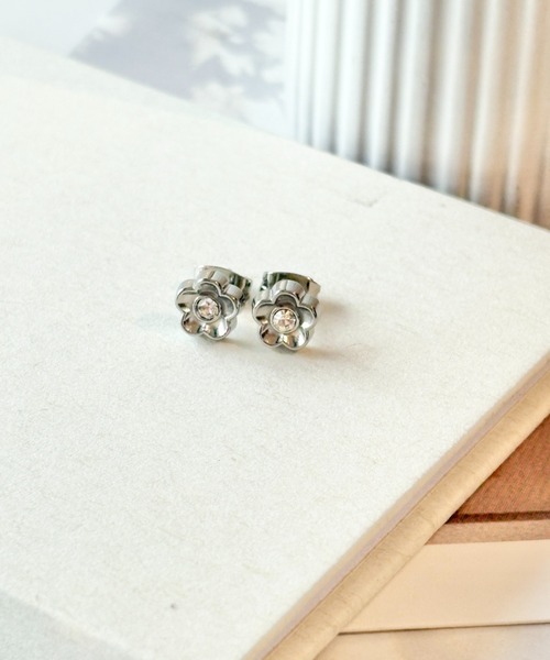 ciite' surgical stainless(シーテサージカルステンレス)の「【 金属アレルギー対応 】フラワービジュー ミニピアス サージカルステンレス(両耳用)(ピアス(両耳用)・レディース・ゴールド/シルバー・FREE)」の22枚目の写真