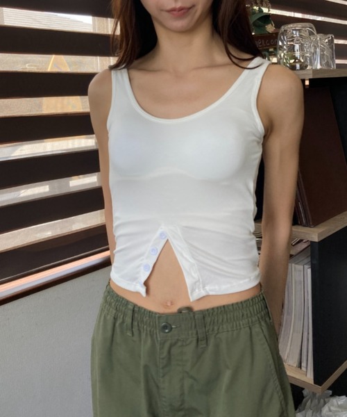 tolene(トレネ)の「裾カットデザイン ボタンディテール タイト Uネック タンクトップ(タンクトップ・レディース・オレンジ/ホワイト/ブラック・FREE)」の12枚目の写真