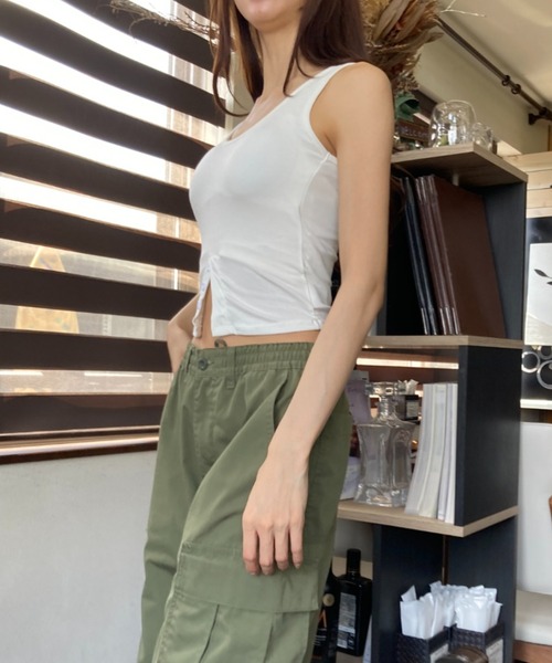 tolene(トレネ)の「裾カットデザイン ボタンディテール タイト Uネック タンクトップ(タンクトップ・レディース・オレンジ/ホワイト/ブラック・FREE)」の21枚目の写真