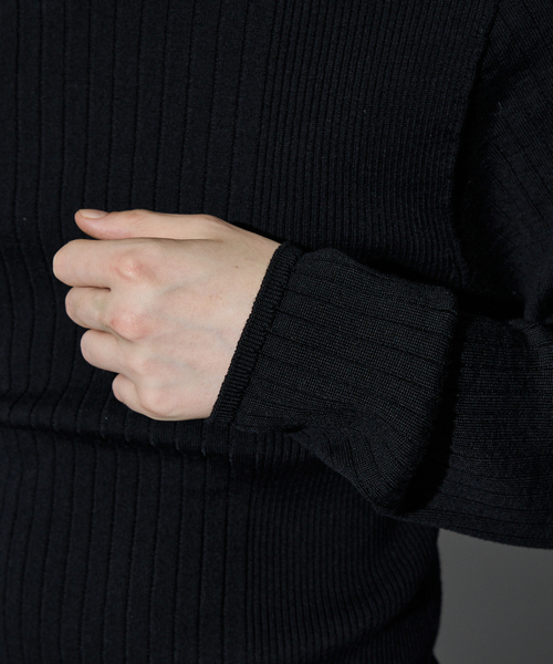 5351 POUR LES HOMMES（ゴーサンゴーイチプールオム）の「【25AW】ホールガーメント タートルネックニット（ニット/セーター・メンズ・ブルー/ブラック/ホワイト・50/48/46/44）」の8枚目の写真