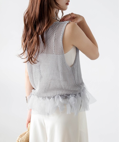 AMELY(エミリー)の「チュールヘムニットベスト(ニット/セーター・レディース・グレー/ブラック/ベージュ・フリー)」の20枚目の写真