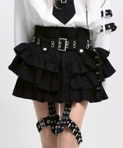 REFLEM（レフレム）の「『REFLEM/レフレム』ガーターベルト付きフリルスカート（スカート・レディース・ブラック/グレー・FREE）」の2枚目の写真