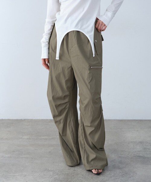 CODE A(コードエー)の「Airy volume cargo(その他パンツ・レディース・グレー/カーキ・38/36)」の1枚目の写真