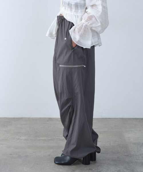 CODE A(コードエー)の「Airy volume cargo(その他パンツ・レディース・グレー/カーキ・38/36)」の3枚目の写真