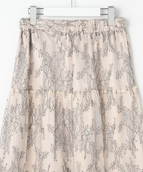 Feroux(フェルゥ)の「ニット×ティアードレース スカート(セットアップ・レディース・グレー系/アイボリー系・MEDIUM/SMALL)」の3枚目の写真