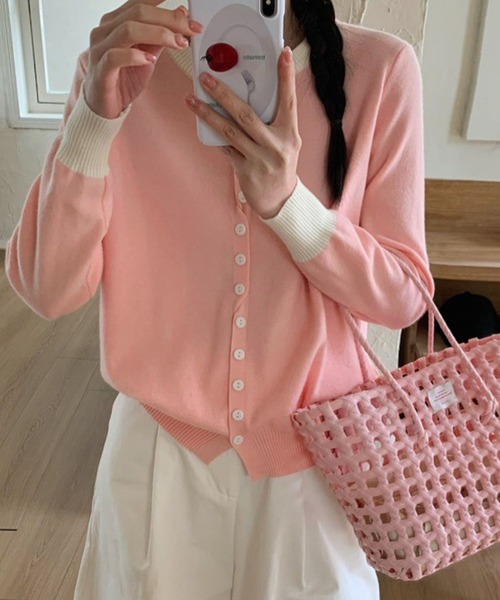 by LEGNA(バイレグナ)の「バイカラークルーネックカーディガン(カーディガン/ボレロ・レディース・ブルー/グレー/ホワイト/ピンク・FREE)」の5枚目の写真