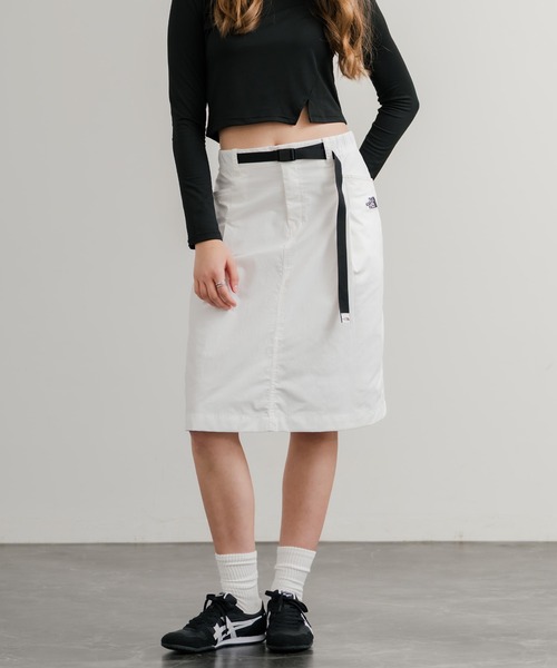 THE NORTH FACE(ザノースフェイス)の「日本未展開モデル THE NORTH FACE ザ・ノースフェイス WHITE LABEL ホワイトレーベル W'S NEILTON FLARE SKIRT ワンポイントロゴ刺繍ミディ丈ナイロンタイトスカート(スカート・レディース・ダークベージュ/オフホワイト/ブラック・M/L/S/XL)」の5枚目の写真