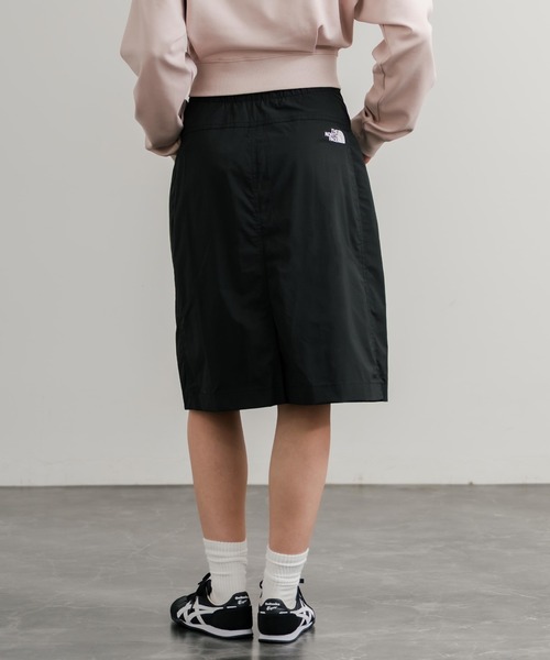 THE NORTH FACE(ザノースフェイス)の「日本未展開モデル THE NORTH FACE ザ・ノースフェイス WHITE LABEL ホワイトレーベル W'S NEILTON FLARE SKIRT ワンポイントロゴ刺繍ミディ丈ナイロンタイトスカート(スカート・レディース・ダークベージュ/オフホワイト/ブラック・M/L/S/XL)」の10枚目の写真
