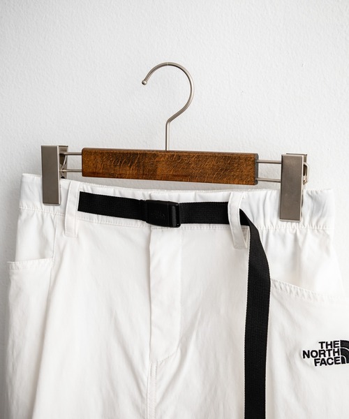 THE NORTH FACE(ザノースフェイス)の「日本未展開モデル THE NORTH FACE ザ・ノースフェイス WHITE LABEL ホワイトレーベル W'S NEILTON FLARE SKIRT ワンポイントロゴ刺繍ミディ丈ナイロンタイトスカート(スカート・レディース・ダークベージュ/オフホワイト/ブラック・M/L/S/XL)」の21枚目の写真